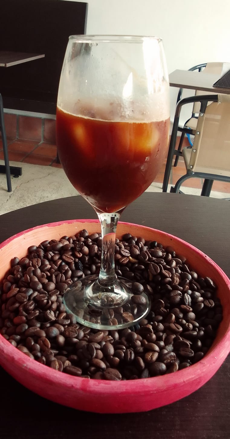 5a3f3123-a4d6-4dec-a3f7-fa1447a91673 Cafe Americano Frio - Imagen 1