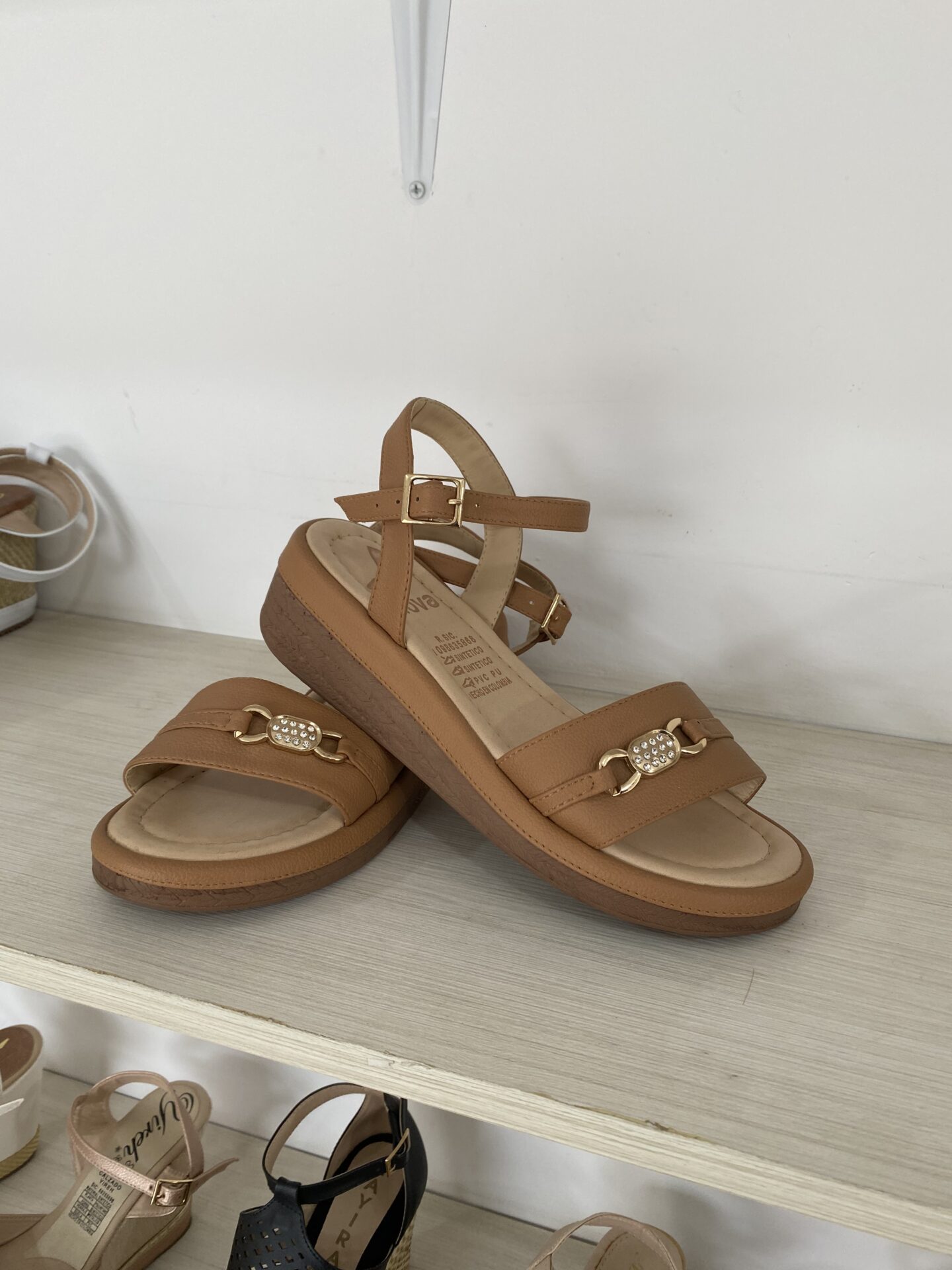 47588A7F-5184-4BEF-A657-7582A99A04C4 Sandalias en suelas confort - Imagen 1