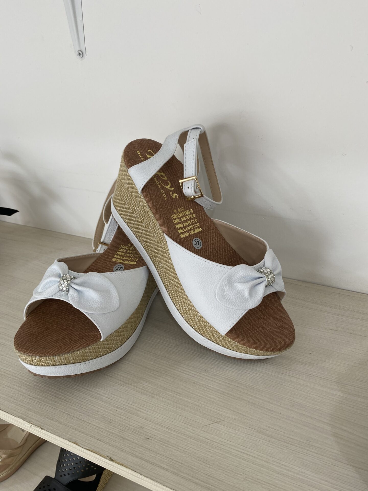 AAE7265B-99F8-4707-A98B-218EC4005080 Chanclas plataforma blancas - Imagen 1