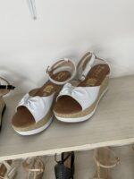 Chanclas plataforma blancas - Imagen 3