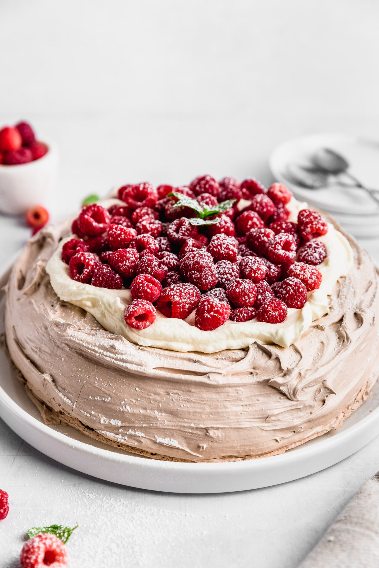 pavlova-de-chocolate-1 Merengòn Chocolate y Almedras - Imagen 1